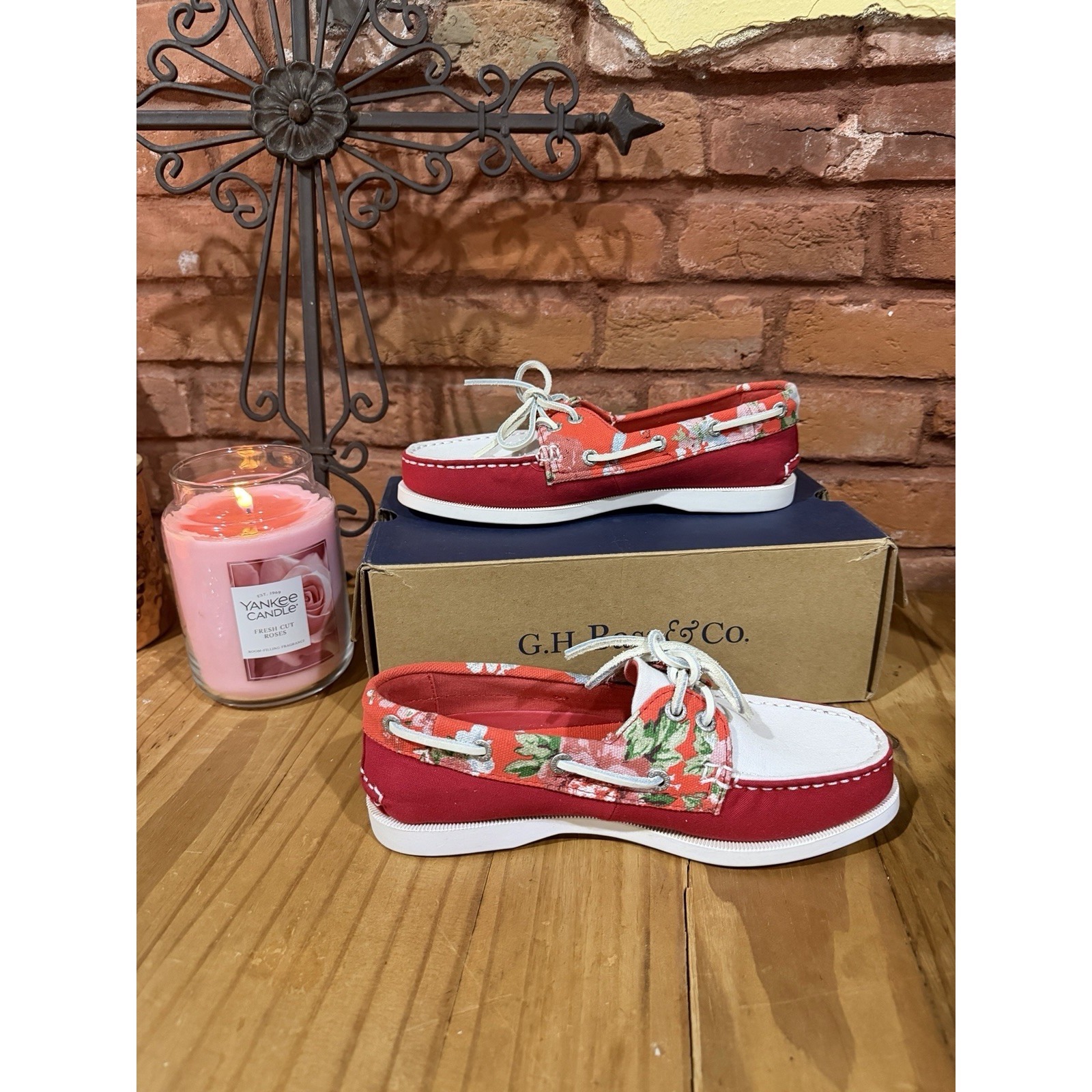 Gh Bass Co Women's 6.5 Marina Red Leather Floral Canvas Boat Shoes With Box